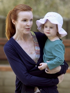 Marcia Cross and her daughter enjoy a day in the park in Santa Monica on August 9, 2009 in Los Angeles, California