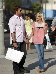 Dean McDermott and Tori Spelling spotted shopping on August 12, 2009 in West Hollywood, California