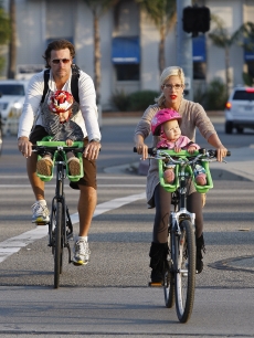 Tori Spelling and Dean McDermott take the kids for a ride in Malibu on August 16, 2009