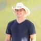 Kenny Chesney enjoys the audience on stage at ABC’s ‘Good Morning America’ on August 14, 2009