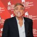 George Clooney steps out with a bandaged hand at the ‘The Man Who Stare At Goats’ photocall at the Palazzo del Casino during the 66th Venice Film Festival on September 8, 2009 in Italy