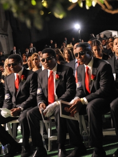 Janet Jackson, Randy Jackson, Jackie Jackson, Tito Jackson, Jermaine Jackson and Marlon Jackson attend Michael Jackson’s funeral service held at Glendale Forest Lawn Memorial Park on September 3, 2009