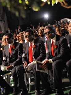 Janet Jackson, Randy Jackson, Jackie Jackson, Tito Jackson, Jermaine Jackson and Marlon Jackson attend Michael Jackson’s funeral service held at Glendale Forest Lawn Memorial Park on September 3, 2009
