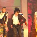 Michael Jackson performs with NSYNC at the 2001 MTV Video Music Awards
