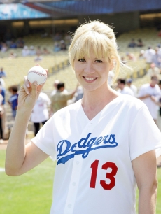 Jenna Elfman gets ready to throw out the first pitch at Dodger Stadium on September 19, 2009