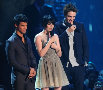 Taylor Lautner, Kristen Stewart and Robert Pattinson debut a ‘New Moon’ trailer at the 2009 MTV Video Music Awards at Radio City Music Hall on September 13, 2009