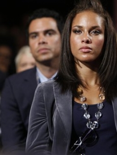 Alicia Keys listens intently as she sits in front of Jessica Alba, Cash Warren and Fergie as President Barack Obama speaks at the Clinton Global Initiative Annual meeting in New York on September 22, 2009