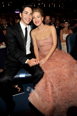 Justin Long and Drew Barrymore attend the 61st Primetime Emmy Awards at the Nokia Theatre on September 20, 2009 in Los Angeles, California