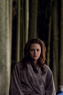 Kristen Stewart in a bathrobe during filming of the nighttime forest fantasy scene for ‘New Moon,’ on April 23, 2009