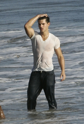 Taylor Lautner hits the water in Malibu on October 8, 2009