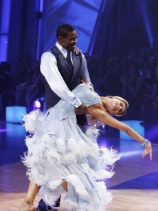 Michael Irvin dips his partner Anna Demidova during Week 6 of ‘Dancing’