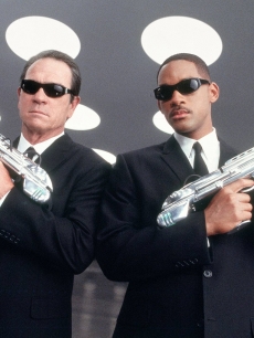 Tommy Lee Jones and Will Smith in a scene from ‘Men In Black’