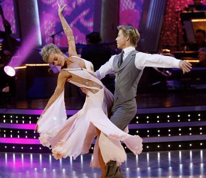 Joanna Krupa and Derek Hough perform on ‘Dancing With the Stars’ on October 26, 2009