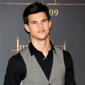 Taylor Lautner is seen looking sharp at ‘The Twilight Saga: New Moon’ photocall at Villa Magna Hotel on November 12, 2009 in Madrid, Spain