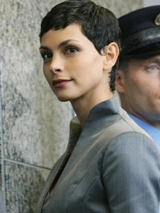 Morena Baccarin as Anna in ‘V,’ Nov. 2009