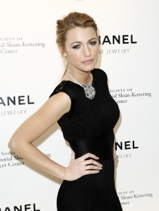 Blake Lively attends the CHANEL Fine Jewelry Hosts ‘Fête d’Hiver’ Benefit at Four Seasons Restaurant, NYC, Nov. 4, 2009