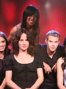 Access Hollywood’s Shaun Robinson with Nikki Reed, Elizabeth Reaser, Kellan Lutz and Ashley Greene talk ‘New Moon’ with Access, LA, Nov. 6, 2009