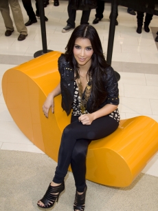 Kim Kardashian gives fashion tips to fans at Westfield Culver City in LA on November 7, 2009