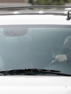 Tiger Woods’ wife, Elin Nordegren, leaves the couple’s neighborhood on November 28, 2009