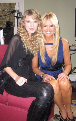 Taylor Swift and Access Hollywood’s Nancy O’Dell get ready for the start of the CMA Awards, Nov. 11, 2009