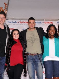 Cory Monteith, Nikki Blonsky, Mark Salling, Amber Riley and Kimberley Locke attend the ‘Carol-Oke’ Contest at Bryant Park on December 3, 2009