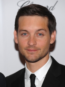 Tobey Maguire attends the New York premiere of ‘NINE’ sponsored by Chopard at the Ziegfeld Theatre on December 15, 2009