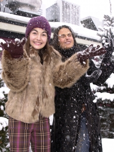 Camilla Belle and Jordana Brewster check out the snow at the Sundance Film Festival, Park City, Utah, January 25, 2001