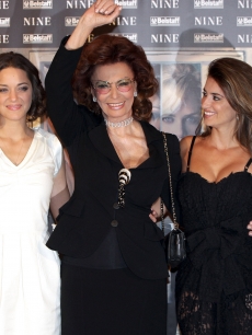 Marion Cotillard, Sophia Loren and Penelope Cruz attend ‘Nine’ photocall at St Regis Grand Hotel, Rome, January 13, 2010