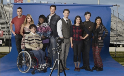    The Cast of ‘Glee’ poses together for Season 2’s school picture day  