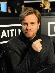 Ewan McGregor helps out at the ‘Hope for Haiti Now: A Global Benefit for Earthquake Relief’ event, Los Angeles, Jan. 22, 2010