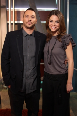Kevin Federline poses with Access Hollywood’s Maria Menounos during a visit to the Access set on January 26, 2010