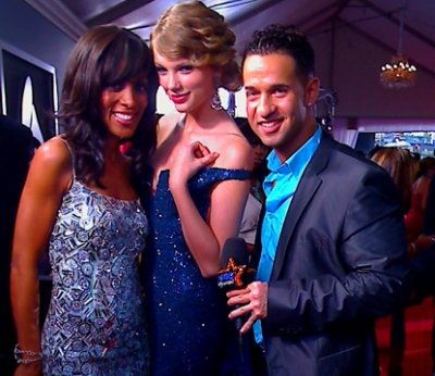Access’ Shaun Robinson, Taylor Swift and The Situation at the 52nd Annual Grammy Awards at Staples Center in LA on January 31, 2010