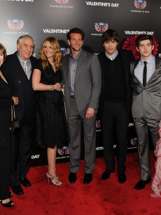 Jennifer Garner, Emma Roberts, Shirley MacLaine, Garry Marshall, Julia Roberts, Bradley Cooper, Ashton Kutcher, Carter Jenkins, George Lopez
