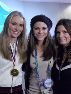 Access Hollywood’s Maria Menounos poses with Lindsey Vonn and Julia Mancuso at the 2010 Winter Olympics in Vancouver, Canada, February 2010   