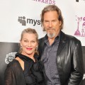 Jeff Bridges and his wife on the blue carpet at the 25th Film Independent Spirit Awards