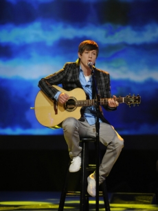 Alex Lambert performs during top ten guys week on “American Idol”