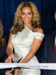 Tina Knowles, Beyonce Knowles and Mayor Michael Bloomberg cut to ribbon to unveil the Beyonce Cosmetology Center at Phoenix House in Brooklyn, New York on March 5, 2010