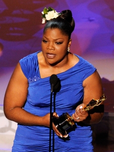 Mo’Nique accepts Best Supporting Actress award for ‘Precious: Based on the Novel ‘Push’ by Sapphire’ onstage during the 82nd Annual Academy Awards held at Kodak Theatre on March 7, 2010 in Hollywood, Calif.