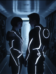 Olivia Wilde & Garrett Hedlund in ‘Tron: Legacy’
