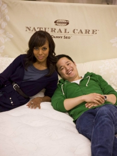 Kerry Washington and Eco-expert Danny Seo go Green