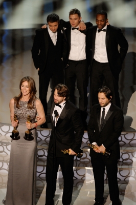Director Kathryn Bigelow, screenwriter Mark Boal and producer Greg Shapiro, and (rear L-R) actors Jeremy Renner, Brian Geraghty and Anthony Mackie accept Best Picture award for ‘The Hurt Locker’ onstage during the 82nd Annual Academy Awards