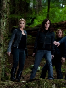 Ashley Greene, Nikki Reed, Elizabeth Reaser, Jackson Rathbone and Peter Facinelli in a scene from ‘The Twilight Saga: Eclipse’