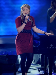 Crystal Bowersox traded in her guitar for the piano for Gladys Knight’s ‘Midnight Train to Georgia’ during Top 10 Week on ‘American Idol’ on March 30, 2010