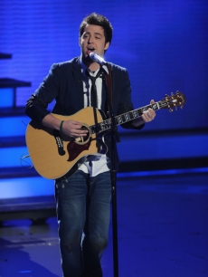Lee DeWyze performs ‘Hey Jude’ during Top 9 week on ‘American Idol’ on April 6, 2010