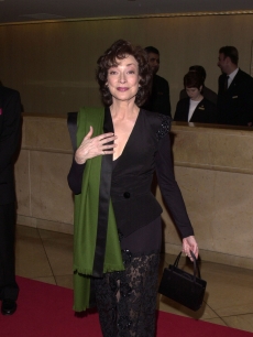 Dixie Carter hits the red carpet at the 15th Annual Genesis Awards on March 15, 2001