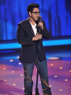 Andrew Garcia takes on Elvis’ ‘Hound Dog’ on ‘American Idol’ Final 9 night on April 13, 2010