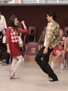 Lea Michele and Harry Shum Jr. perform ‘Gives You Hell’ on ‘Glee’