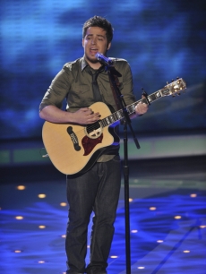 Lee DeWyze gives an emotional performance of Simon & Garfunkel’s ‘The Boxer’ on ‘American Idol’ on April 20, 2010