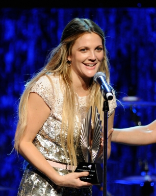 Drew Barrymore accepts the 2010 Vanguard Award onstage at the 21st Annual GLAAD Media Awards held at Hyatt Regency Century Plaza Hotel in Los Angeles, California on April 17, 2010 