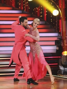 Erin Andrews and partner Maksim Chmerkovskiy are quick on their feet during their quickstep on ‘Dancing with the Stars’ Season 10, Week 7 on May 3, 2010